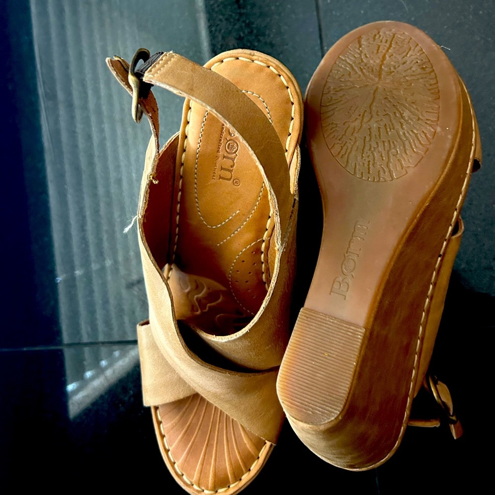 Born Emmy Tan Leather Wedge Slingback Sandals excellent